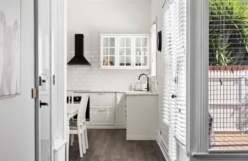 Geelong House | Portia Close to City Centre and Beach