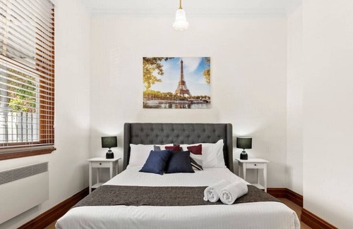 Geelong House | PORTIA | Walk to Beach, Gardens & City Centre