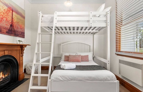 Geelong House | PORTIA | Walk to Beach, Gardens & City Centre