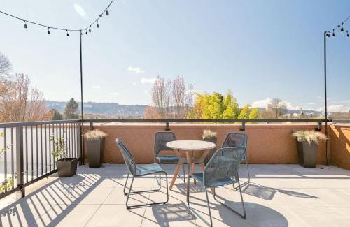 Belmont Apartment | Portland Penthouse Retreat- Roof Deck & Food Pods