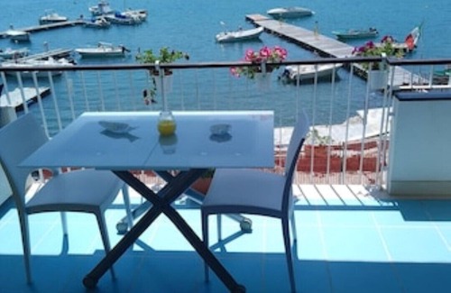 Portovenere Apartment | Portovenere beachfront private parking private air conditioning wifi beach 30 MT