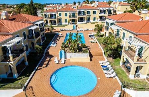 Alporchinhos Apartment | Portuguese Cliffside