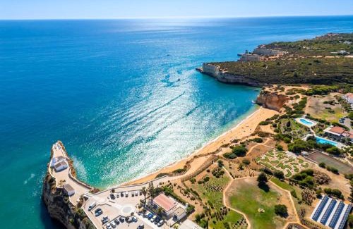 Alporchinhos Apartment | Portuguese Cliffside