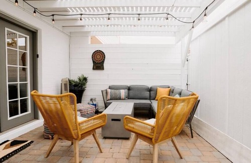 Arts District House | POSH, Beautiful 4BR Townhome - Walk to Old Town!