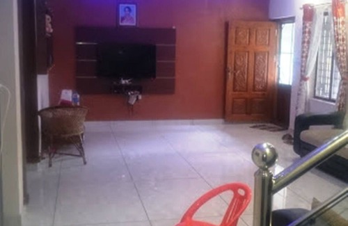 Eloor House | Posh home in a silent and calm residential area so close to city