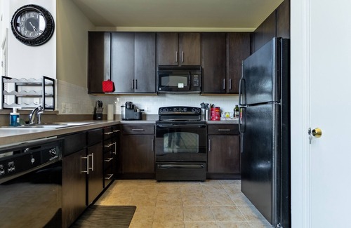 Arlington Views Condo | Posh Penthouse DC Getaway 2BR+Office Den Near Boeing Park/DC/Airport/Mall/Metro