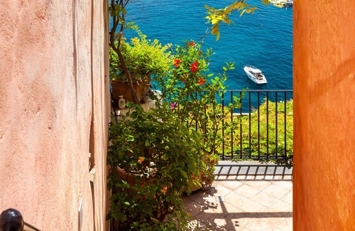 Positano Villa | Positano: Villa Ibiscus ancient villa at 50m on the sea in the heart of Positano