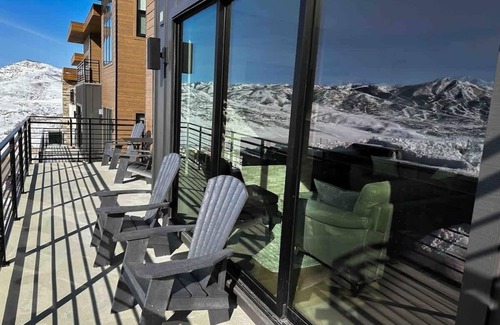 Hideout House | Postcard Views w/Luxury Touches & Hot Tub