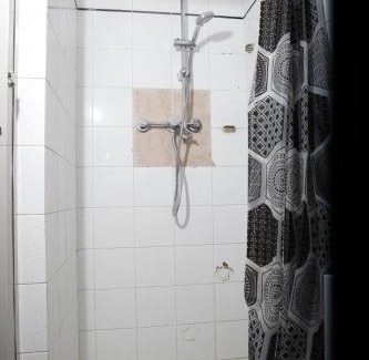 Busto Garolfo House | Posto letto in una camera condivisa