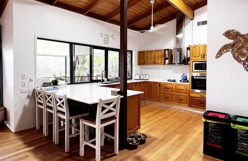 Pottsville House | Pottsville Beach Retreat - Pet Friendly plus Car Charger