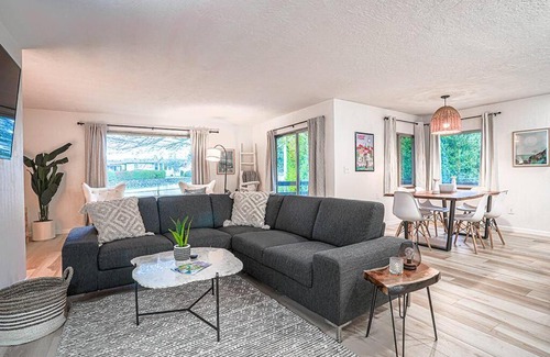 Poulsbo House | Poulsbo Scandinavian Retreat 2 blocks to DT