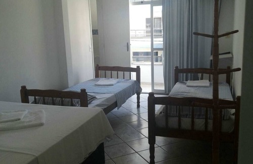 Praia do Morro Hotel | Pousada Azul Atlântica 200 meters from Praia do Morro, you can see the sea from the door.