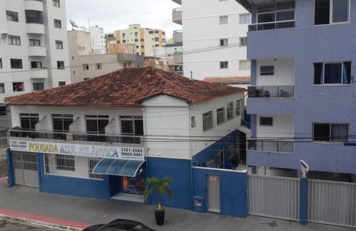 Praia do Morro Hotel | Pousada Azul Atlântica 200 meters from Praia do Morro, you can see the sea from the door.