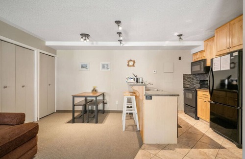 East Kootenay Apartment | Powder Peak | Ski In-Out | Pools & Hot Tubs Access