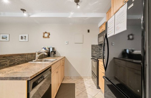 East Kootenay Apartment | Powder Peak | Ski In-Out | Pools & Hot Tubs Access