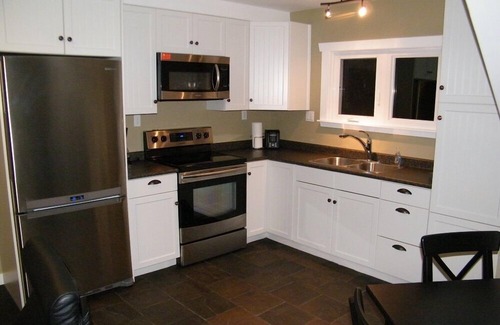 Revelstoke Apartment | POWDER SWEET! Under 1min Drive or Short Walk to Gondola!