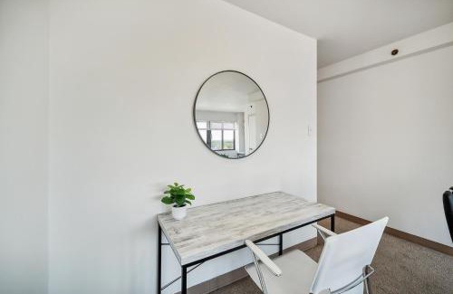 Downtown Harrisburg Apartment | Pp 1002 Modern Corporate 2br, Pool, Gym