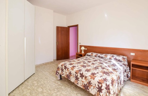 Zambrone Apartment | Practical apartment for a relaxing stay on the outskirts of Zambrone.