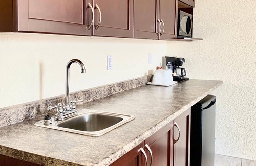 Unity Hotel | Prairie Moon Inn & Suites Unity