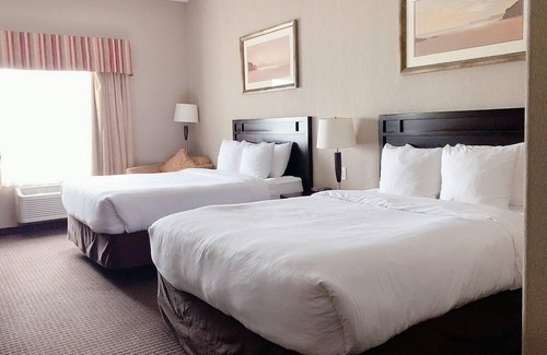 Sylvan Lake Hotel | Prairie Moon Inn Sylvan Lake