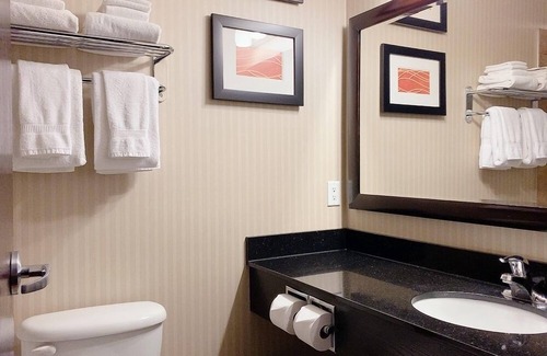 Sylvan Lake Hotel | Prairie Moon Inn Sylvan Lake