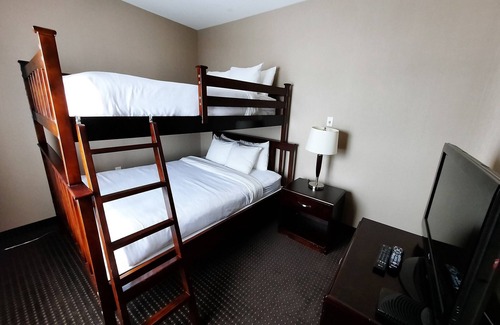 Sylvan Lake Hotel | Prairie Moon Inn Sylvan Lake