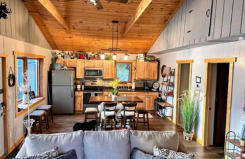 Prairie Du Chien Cabin | Prairiedise Mississippi Riverside Cabin Retreat: Your Perfect Waterfront Getaway