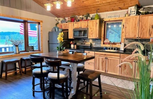 Prairie Du Chien Cabin | Prairiedise Mississippi Riverside Cabin Retreat: Your Perfect Waterfront Getaway