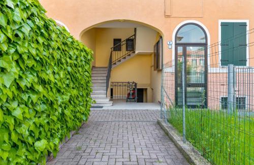 Padova Apartment | Prato della Valle Roomy Flat