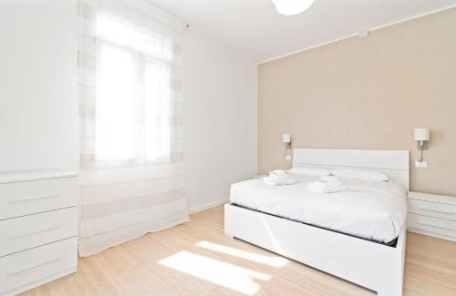 Padova Apartment | Prato della Valle Roomy Flat