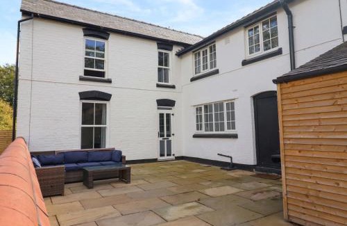 Chirk Bank House | Preesgweene Farmhouse