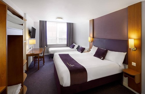 Cwmbran Hotel | Premier Inn Cwmbran