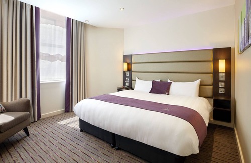 Lichfield Hotel | Premier Inn Lichfield City Centre