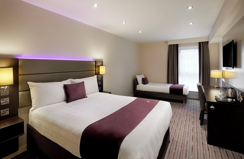 London Borough of Hounslow Hotel | Premier Inn London Brentford