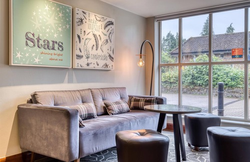 Lowfield Heath Hotel | Premier Inn London Gatwick South