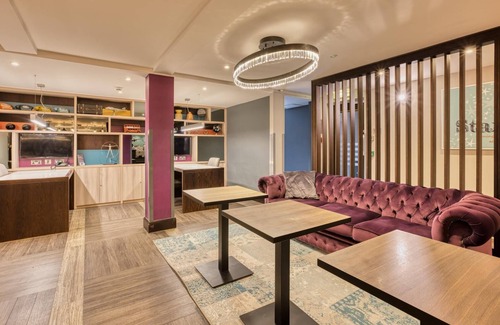 Gatwick Hotel | Premier Inn London Gatwick Airport A23