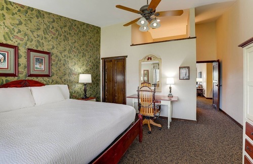 Columbia Hotel | Premier Suite w/Whirlpool and Fireplace! Stoney Creek Columbia, Pool