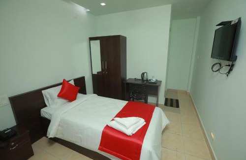 Kunnamkulam Hotel | Premier Tourist Home