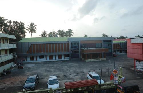 Kunnamkulam Hotel | Premier Tourist Home