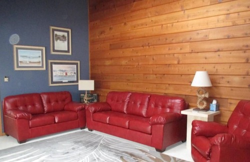 Gills Rock House | Premier Vacation Rental, Pet Friendly, Walk to Water, Restaurant, Shopping, WiFi