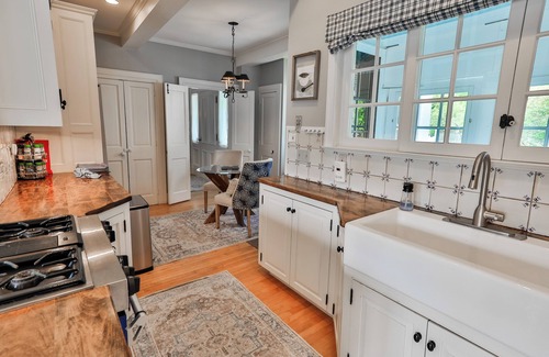 Woodstock House | Premier Woodstock Village Riverfront Home