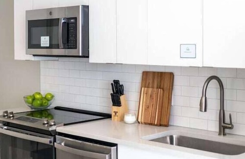 Downtown Jackson Apartment | Premium 1 Bedroom Sum