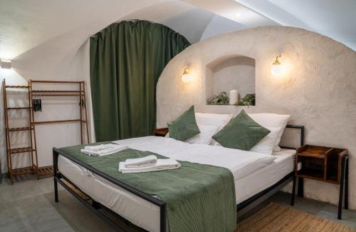 Landshut Apartment | Premium Apartment Landshut Altstadt 100" TV Gaming Tiefgarage