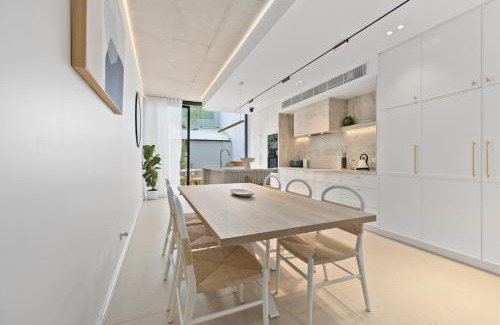 Woolloomooloo Apartment | Premium Apartment with Rooftop Spa & City Views