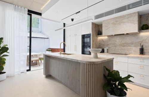 Woolloomooloo Apartment | Premium Apartment with Rooftop Spa & City Views