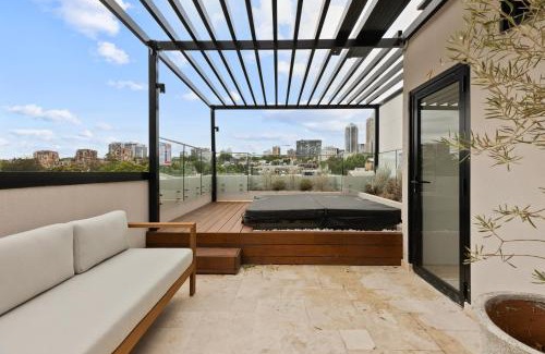 Woolloomooloo Apartment | Premium Apartment with Rooftop Spa & City Views