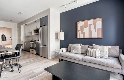 Boston Apartment | Premium Burlington Jr 1BR w/Gym & W/D, nr Dining & Shops, by Blueground