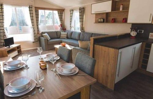 Newquay Ski Chalet | Premium Chalet at Newquay Away Resorts MV7