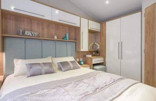 Newquay Ski Chalet | Premium Chalet at Newquay Away Resorts MV7