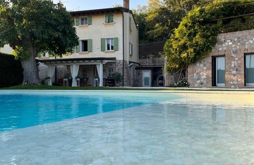 San Benedetto di Lugana House | Premium Ferienhaus mit Eigenem Pool in Peschiera del Garda